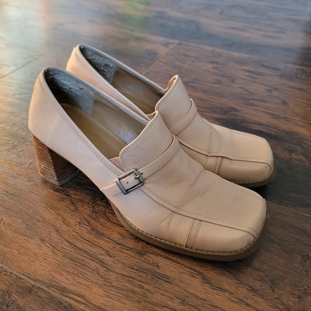 vintage beige tan buckle chunky loafers heels leather mod 60s italian platform
